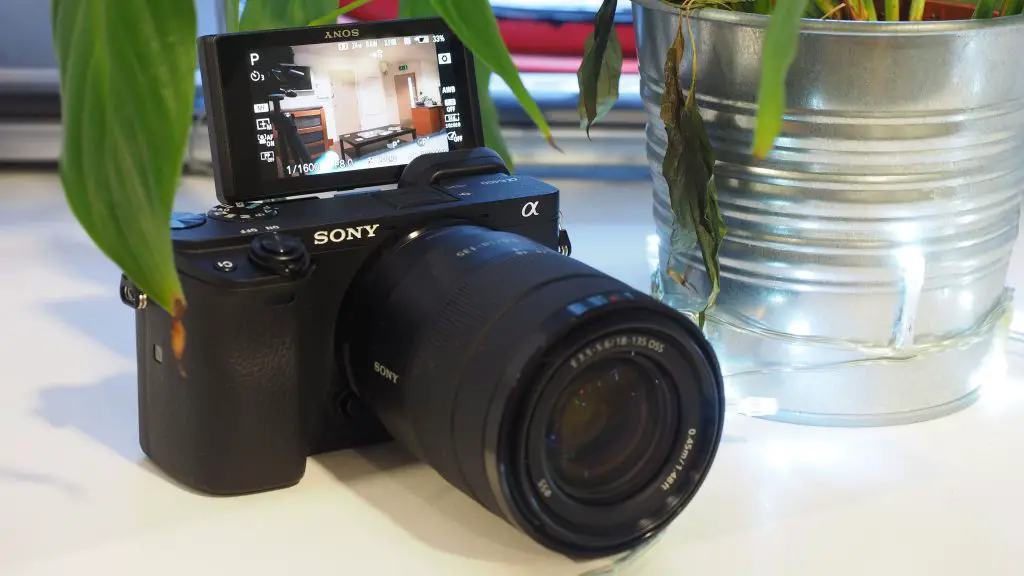 Best Camera For Vlogging And Streaming Under $1000 - Sony A6400