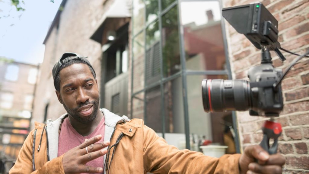 Best Cameras For Vlogging and Streaming Under $1500