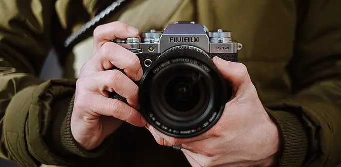 Best Cameras For Vlogging and Streaming Under $1500 - Fujifilm X-T4