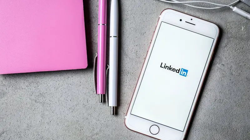 How To Cancel LinkedIn Premium On An iPhone