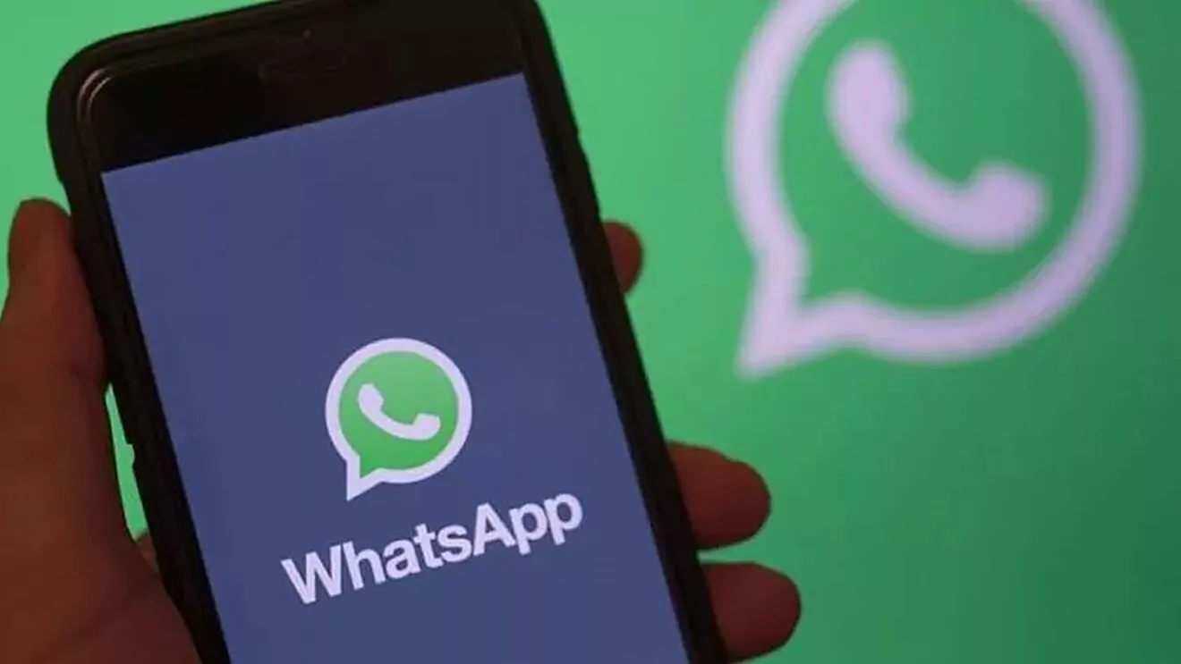 How To Use Facebook Like Cover Photo On WhatsApp