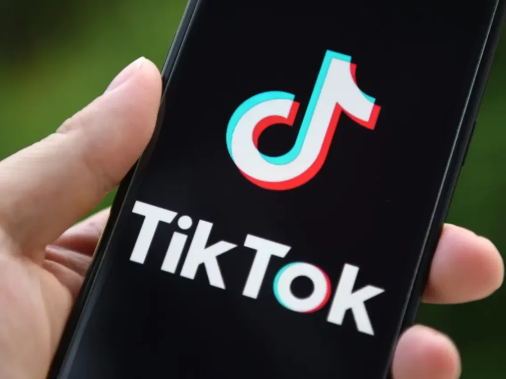 How To Enable TikTok Dark Mode On iOS?