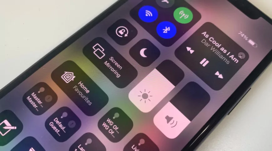 How To Turn Off Flashlight On iPhone 12 Using The Control Center?