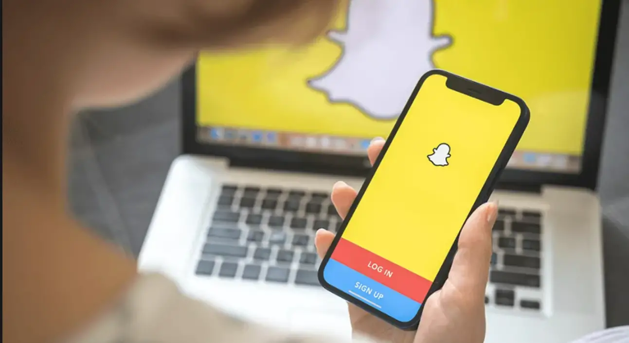 how to stay logged into snapchat on two devices