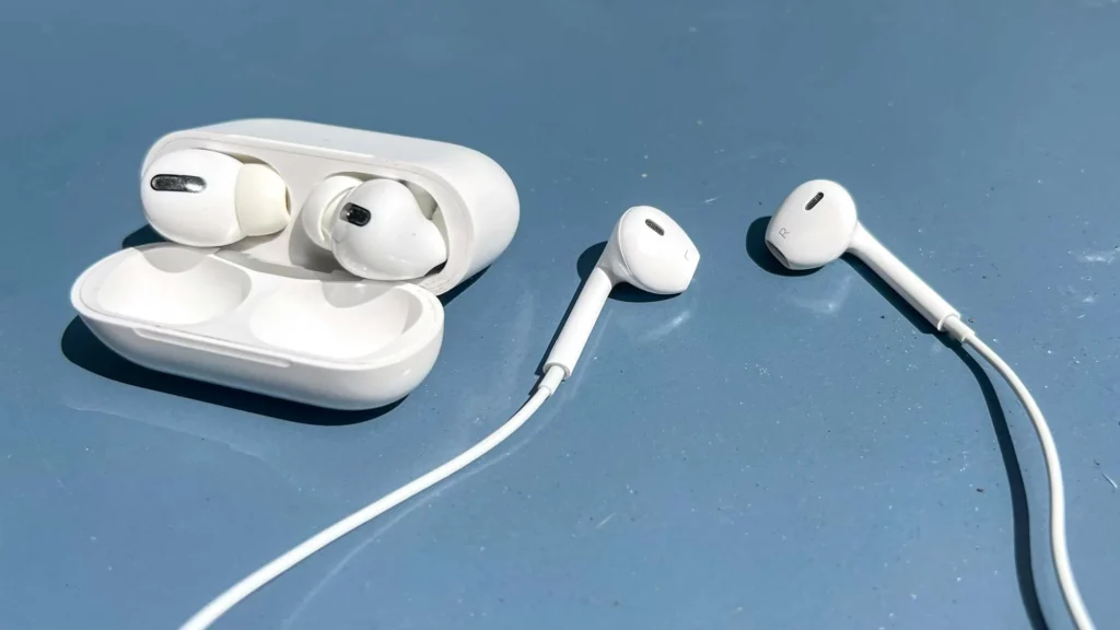 can you Use AirPods And Wired Headphones At The Same Time